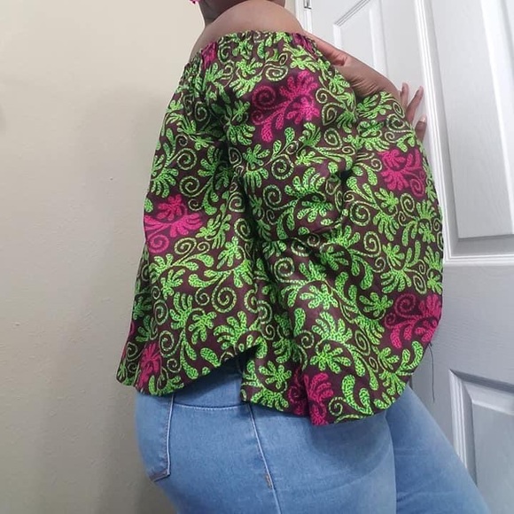 Off the shoulder top-African print - Picture 3 of 4
